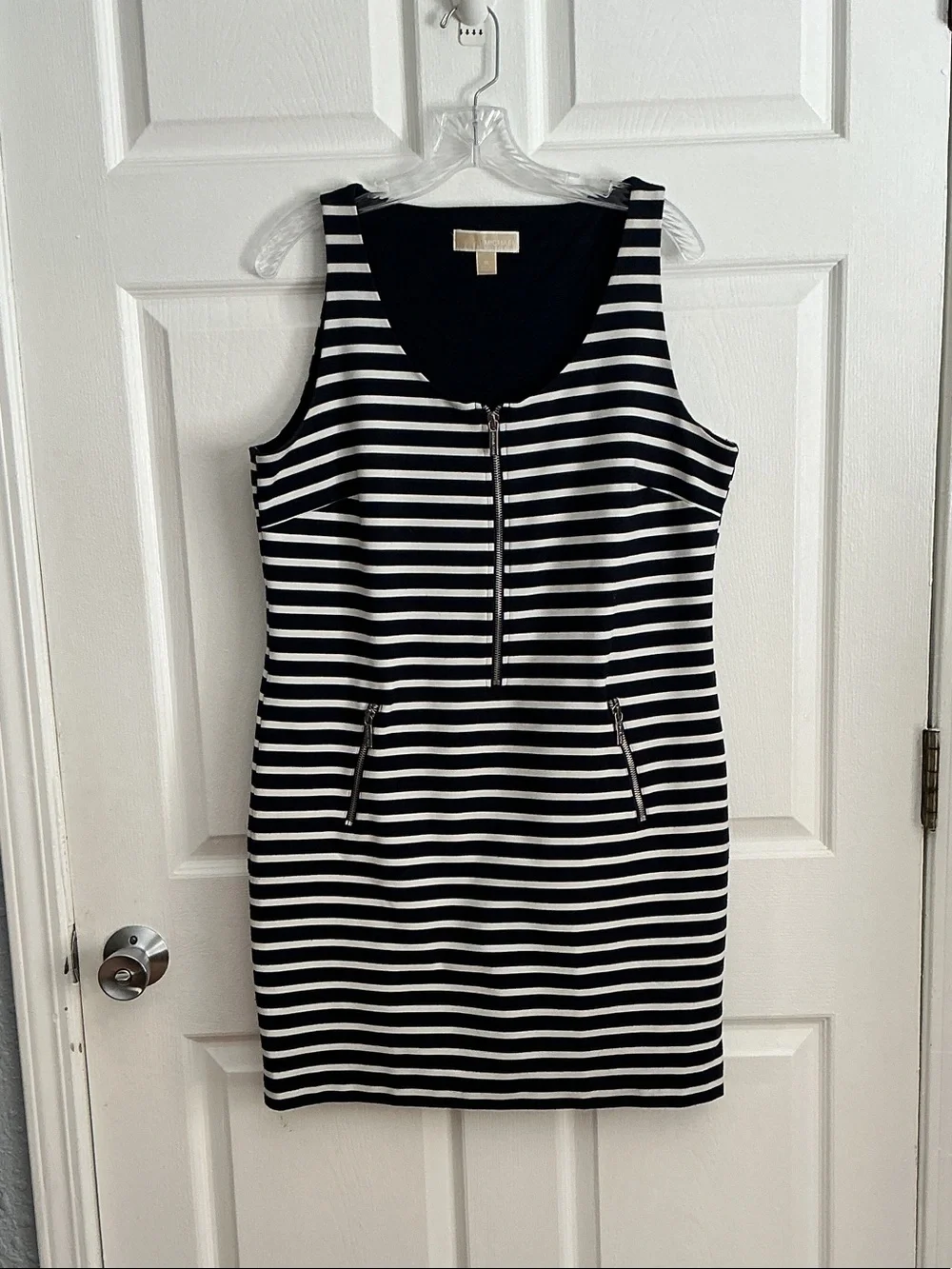 ⭐️⭐️.   Michael Kors ⭐️⭐️.       Black & White Striped Sheath Dress